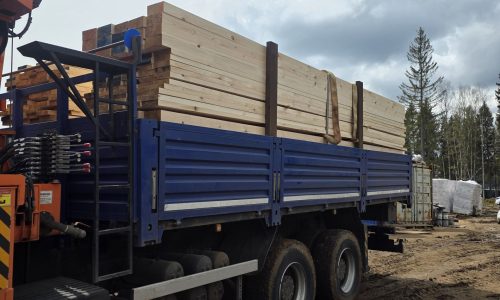 Уникдом при строительстве кровли осуществляет доставку и разгрузку стройматериалов на объект собственными силами